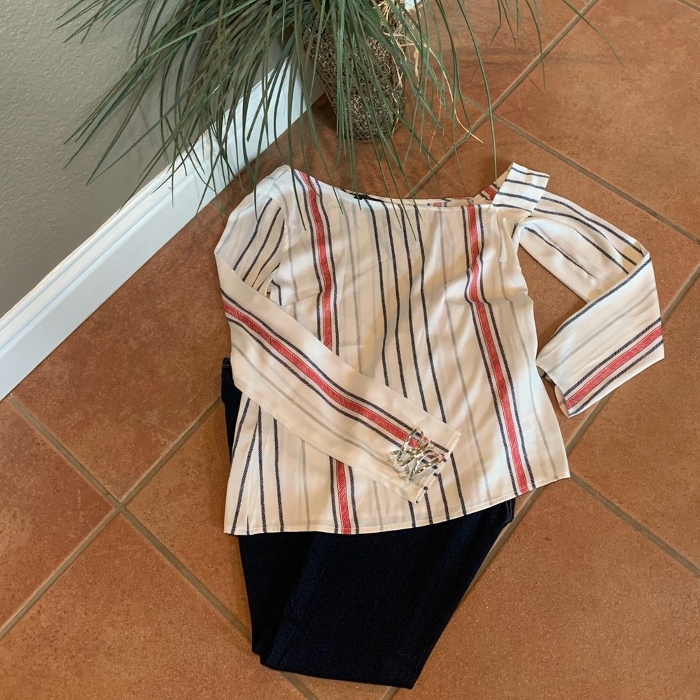 Express cold shoulder long sleeve top XS